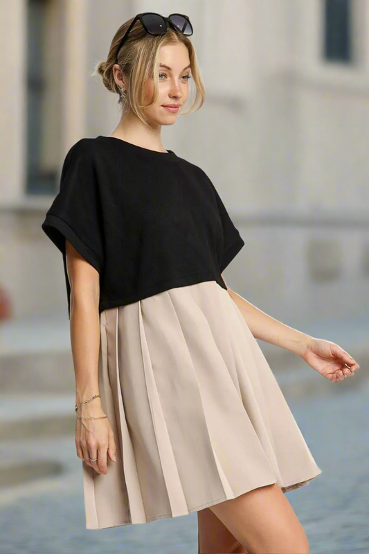 Two-Tone Round Neck Pleated Dress with Pockets